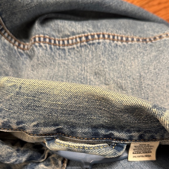 Classic Blue Levi Denim Jacket - Picture 4 of 6